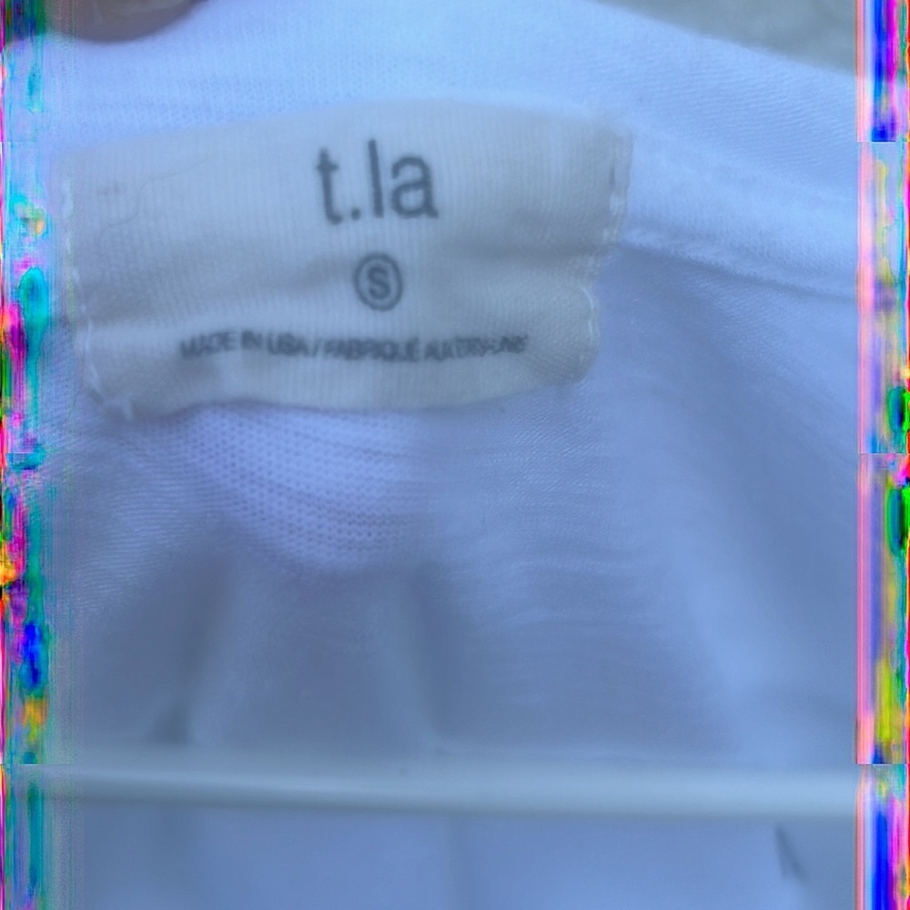 T.La Lars Classic Vneck White Tshirt w Embroidered Blue Hearts Women's Size S - Picture 8 of 8